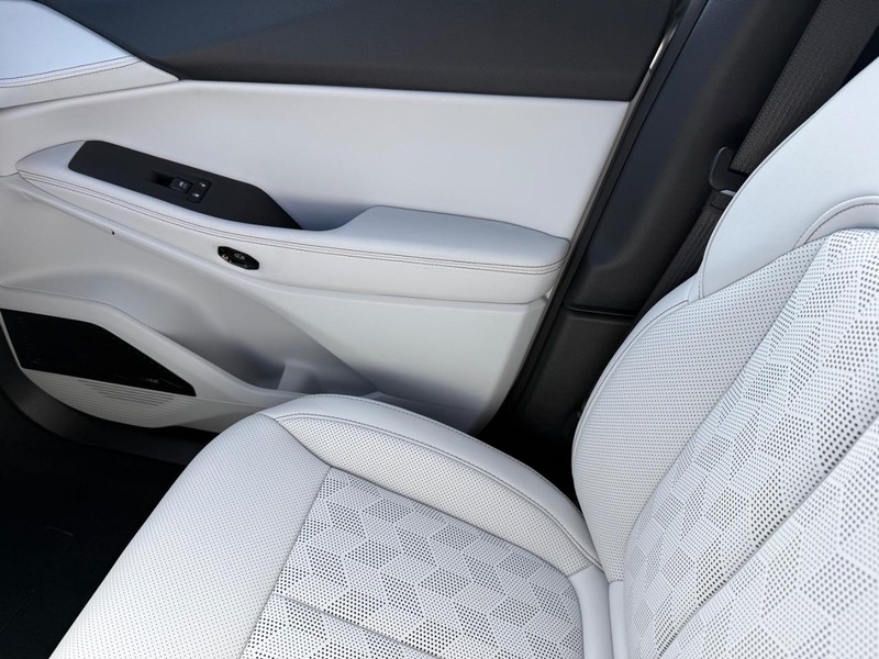 Jeep Cherokee Vehicle Full-screen Gallery Image 27
