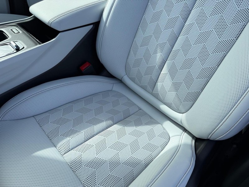 Jeep Cherokee Vehicle Full-screen Gallery Image 31
