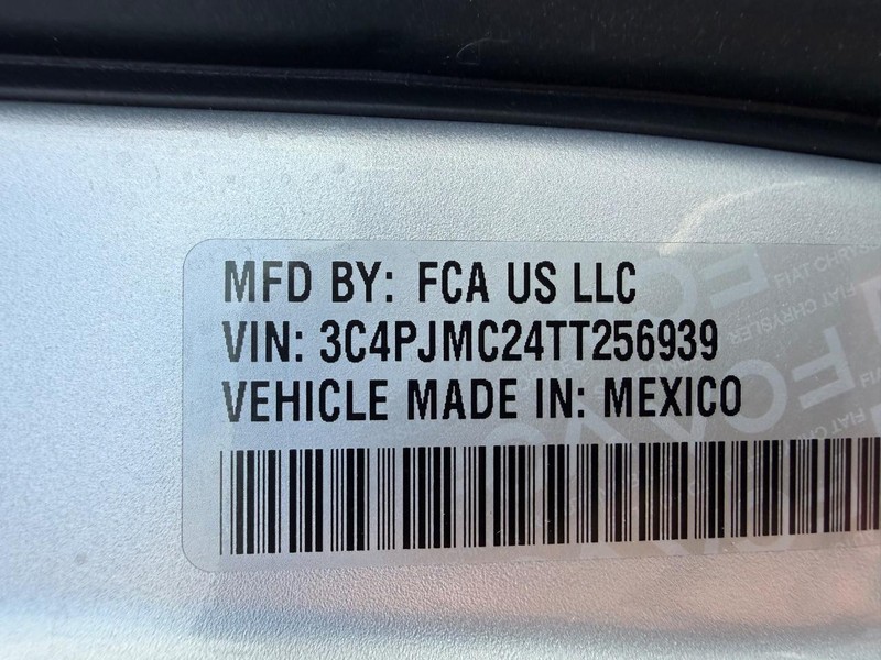 Jeep Cherokee Vehicle Full-screen Gallery Image 32