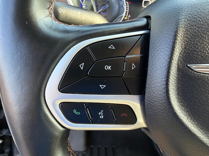 Chrysler Pacifica Vehicle Full-screen Gallery Image 21