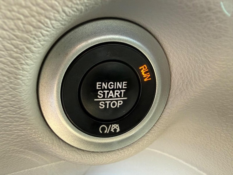 Chrysler Pacifica Vehicle Full-screen Gallery Image 23