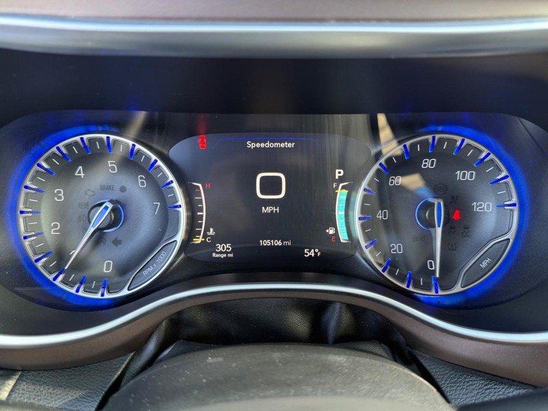 Chrysler Pacifica Vehicle Full-screen Gallery Image 30