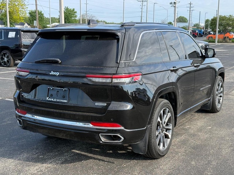 Jeep Grand Cherokee Vehicle Full-screen Gallery Image 3