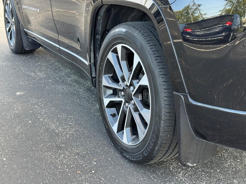 Jeep Grand Cherokee Vehicle Full-screen Gallery Image 6