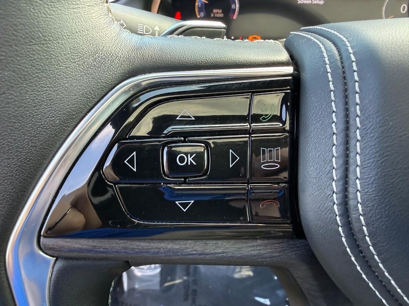 Jeep Grand Cherokee Vehicle Full-screen Gallery Image 21