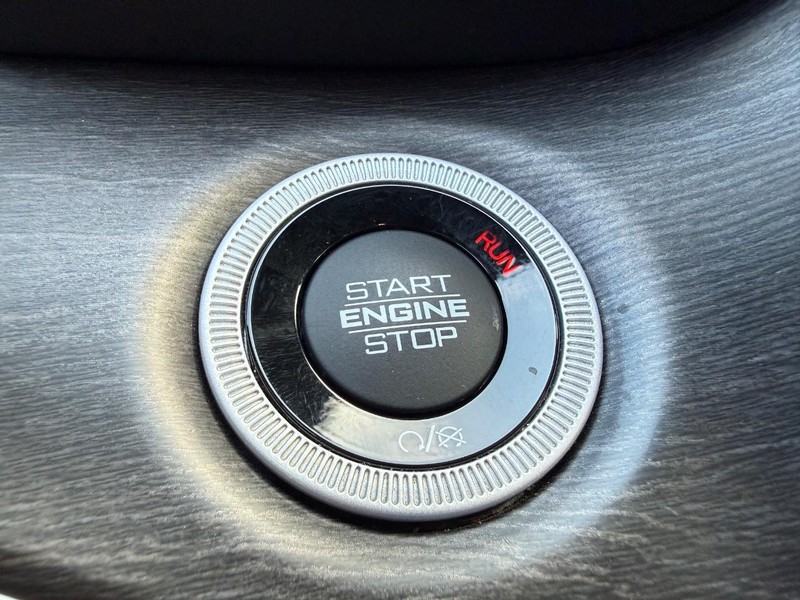Jeep Grand Cherokee Vehicle Full-screen Gallery Image 23