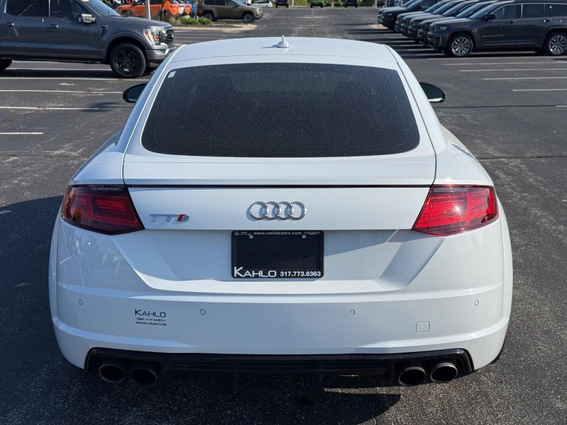 Audi TTS Vehicle Full-screen Gallery Image 4