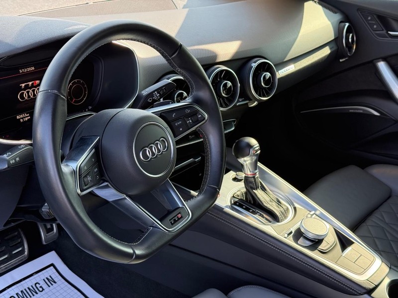 Audi TTS Vehicle Full-screen Gallery Image 16