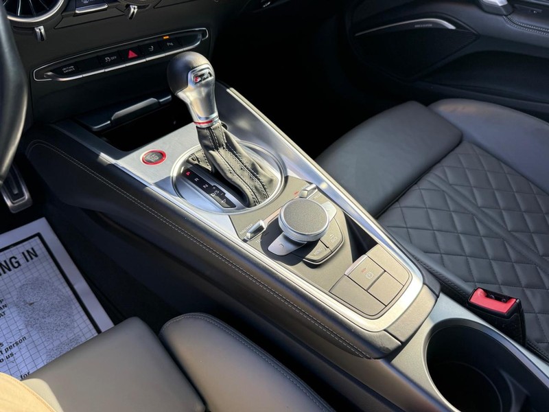 Audi TTS Vehicle Full-screen Gallery Image 22