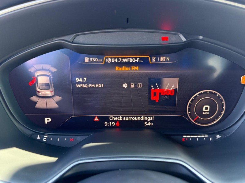 Audi TTS Vehicle Full-screen Gallery Image 24