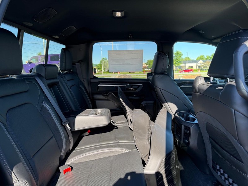 Ram 1500 Vehicle Full-screen Gallery Image 14