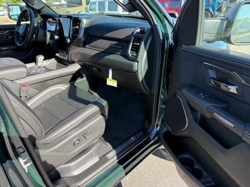 Ram 1500 Vehicle Full-screen Gallery Image 18