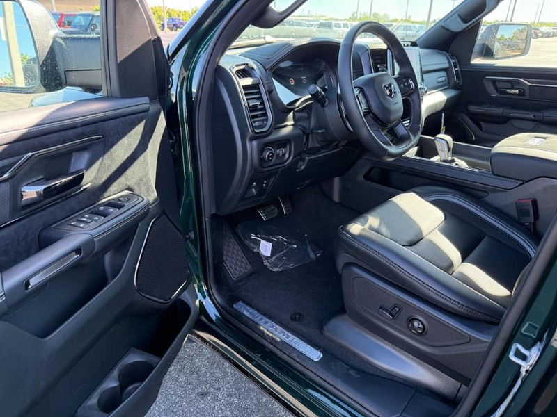 Ram 1500 Vehicle Full-screen Gallery Image 20