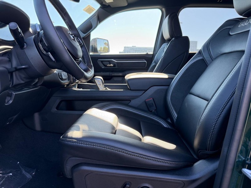 Ram 1500 Vehicle Full-screen Gallery Image 21