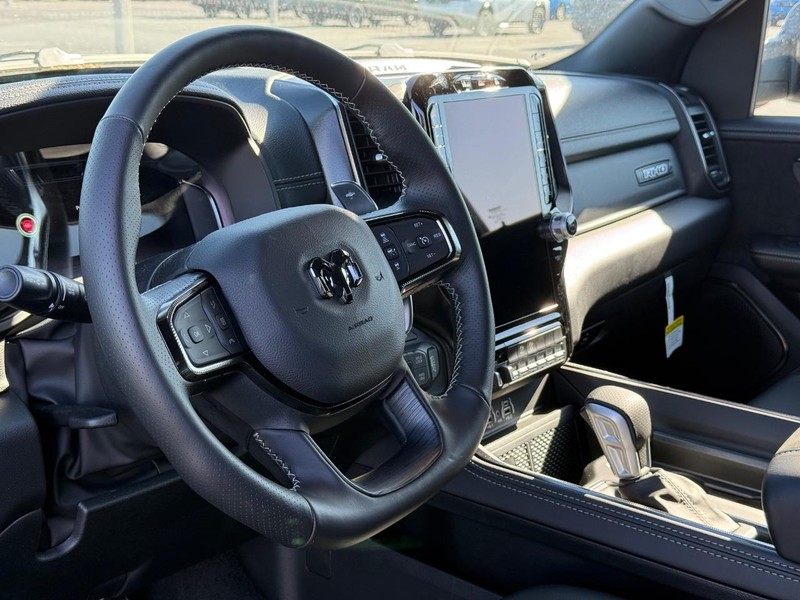 Ram 1500 Vehicle Full-screen Gallery Image 22
