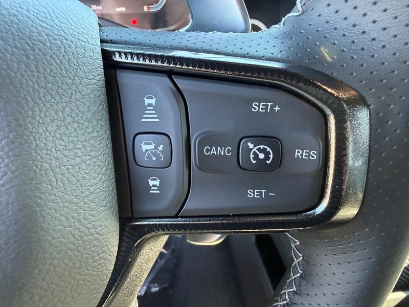 Ram 1500 Vehicle Full-screen Gallery Image 24