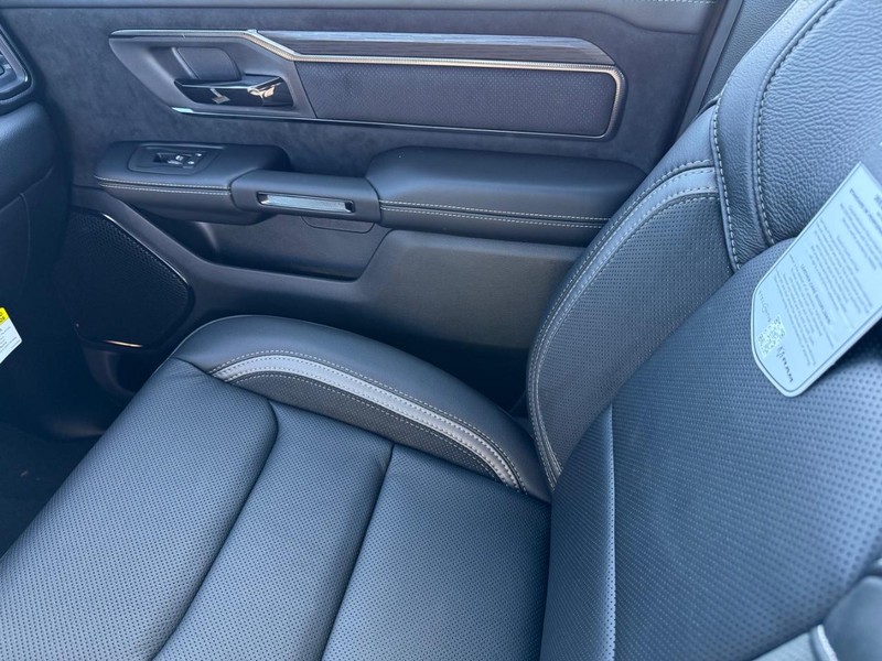 Ram 1500 Vehicle Full-screen Gallery Image 30