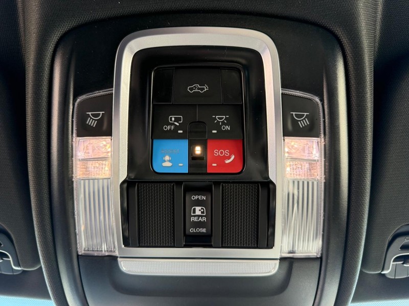 Ram 1500 Vehicle Full-screen Gallery Image 31