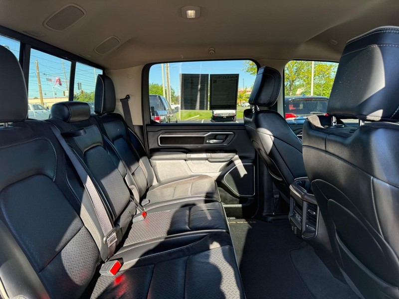 Ram 1500 Vehicle Full-screen Gallery Image 10