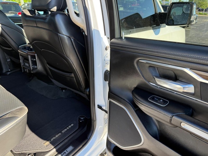 Ram 1500 Vehicle Full-screen Gallery Image 11