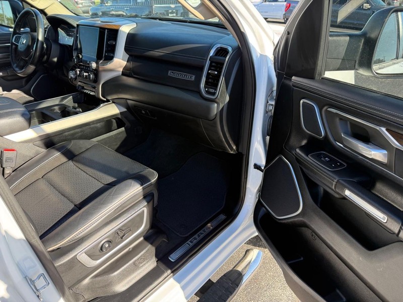 Ram 1500 Vehicle Full-screen Gallery Image 14