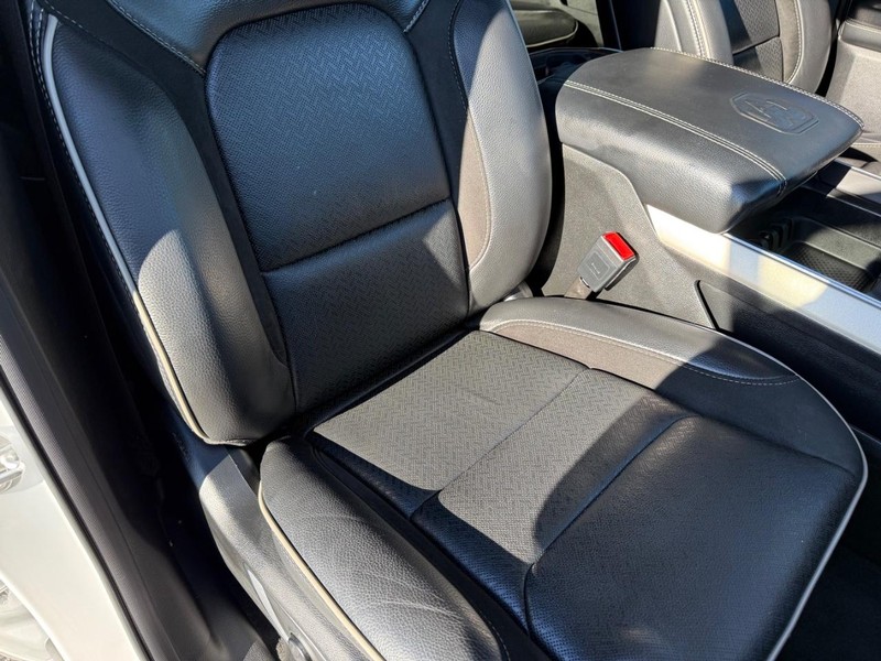 Ram 1500 Vehicle Full-screen Gallery Image 15