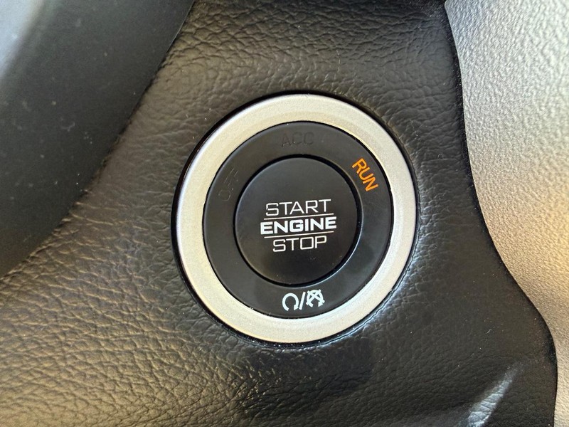 Ram 1500 Vehicle Full-screen Gallery Image 21