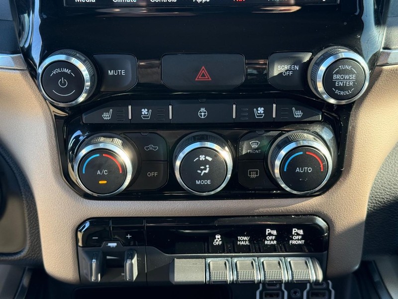 Ram 1500 Vehicle Full-screen Gallery Image 25