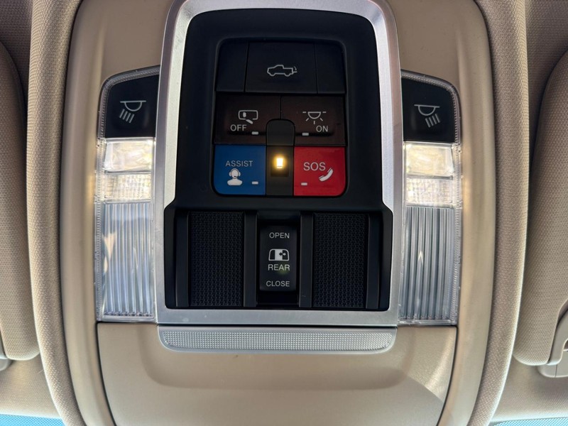 Ram 1500 Vehicle Full-screen Gallery Image 28