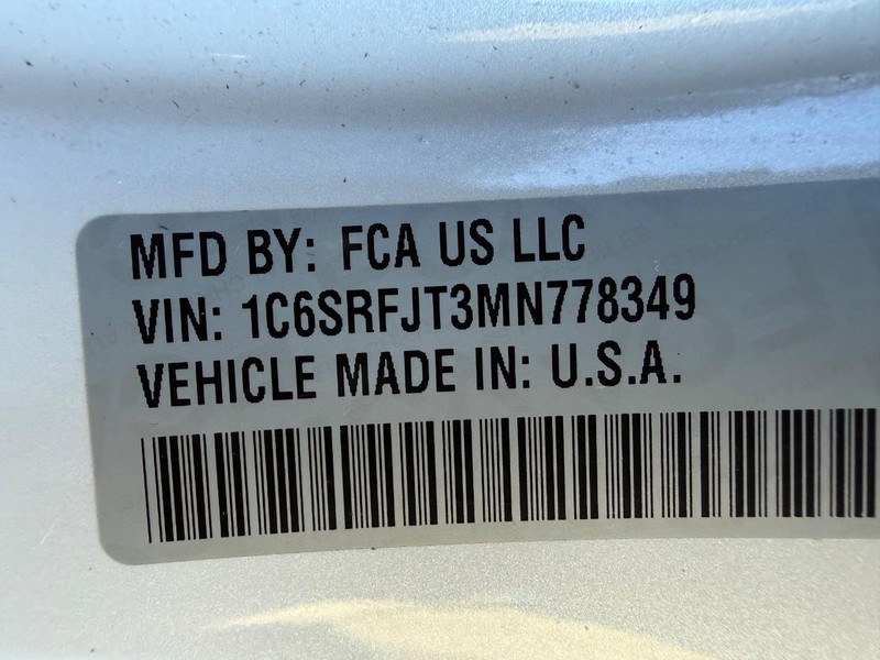 Ram 1500 Vehicle Full-screen Gallery Image 32