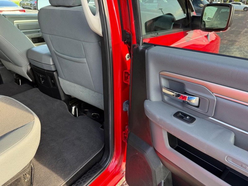 Ram 1500 Vehicle Full-screen Gallery Image 11