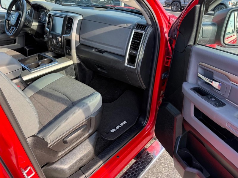 Ram 1500 Vehicle Full-screen Gallery Image 15