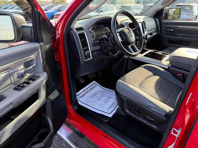 Ram 1500 Vehicle Full-screen Gallery Image 17