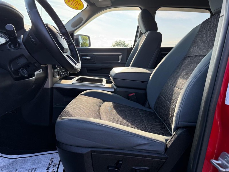 Ram 1500 Vehicle Full-screen Gallery Image 18
