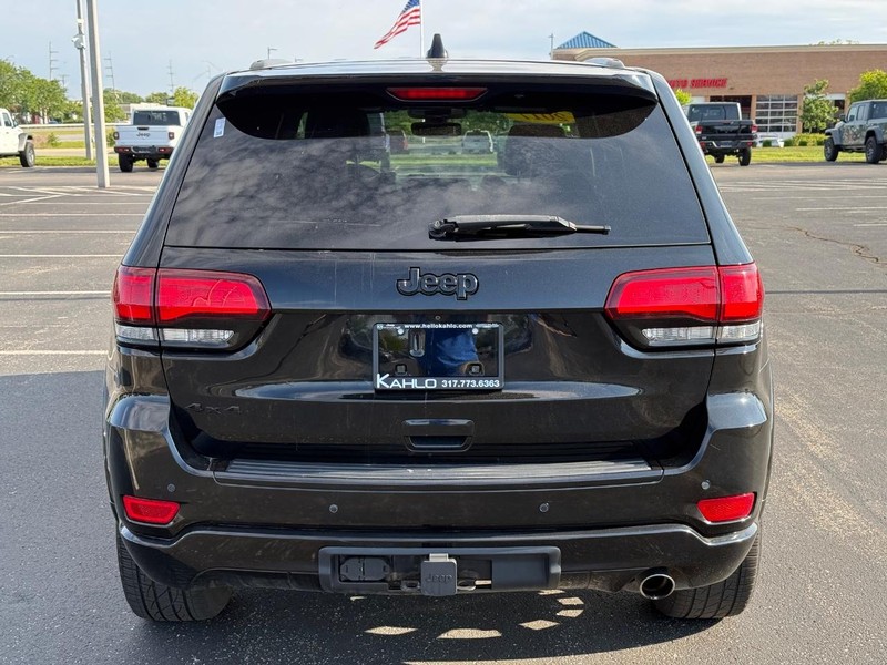 Jeep Grand Cherokee Vehicle Full-screen Gallery Image 4