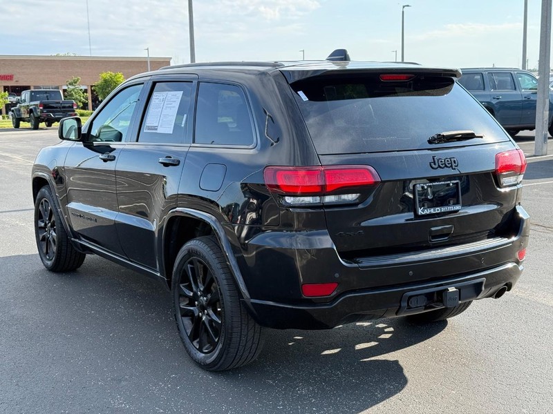 Jeep Grand Cherokee Vehicle Full-screen Gallery Image 5