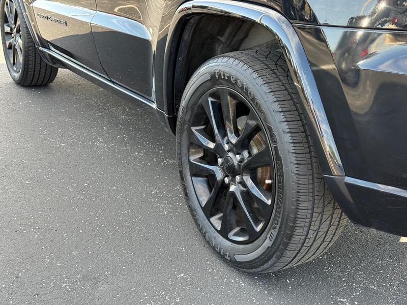 Jeep Grand Cherokee Vehicle Full-screen Gallery Image 6
