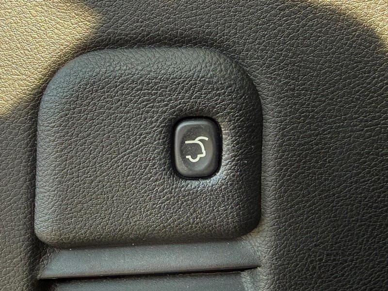 Jeep Grand Cherokee Vehicle Full-screen Gallery Image 8