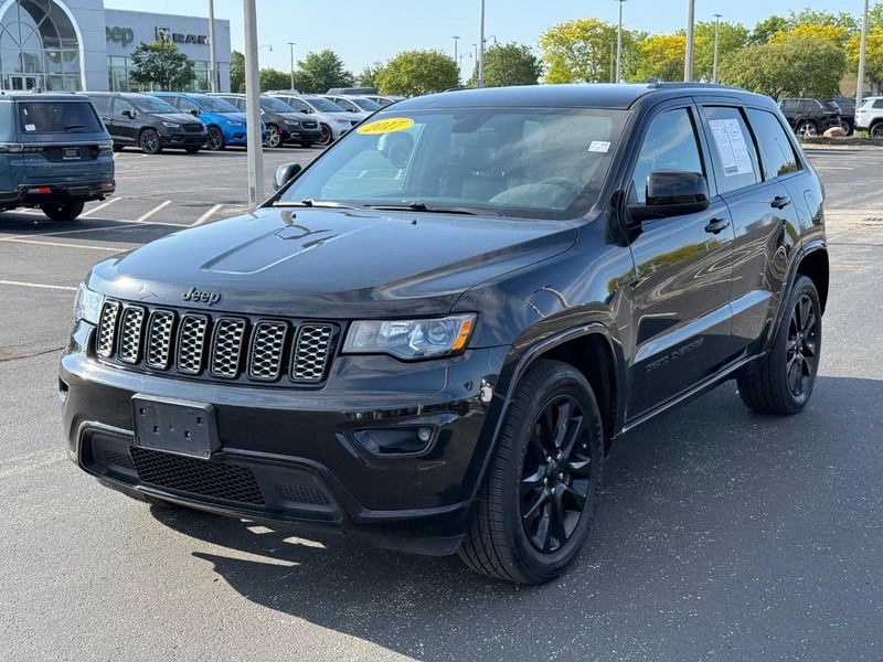 Jeep Grand Cherokee Vehicle Full-screen Gallery Image 9