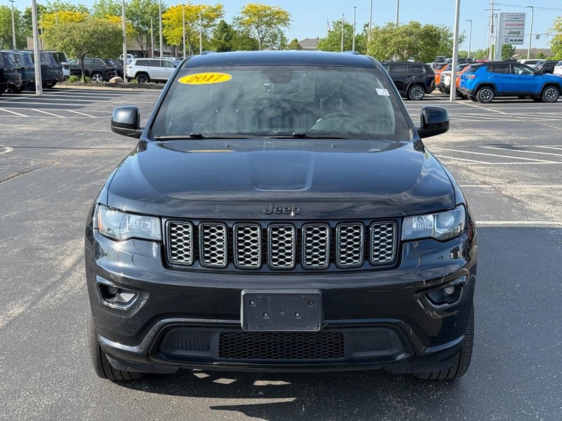 Jeep Grand Cherokee Vehicle Full-screen Gallery Image 10