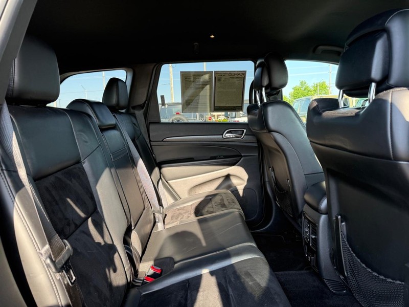 Jeep Grand Cherokee Vehicle Full-screen Gallery Image 11
