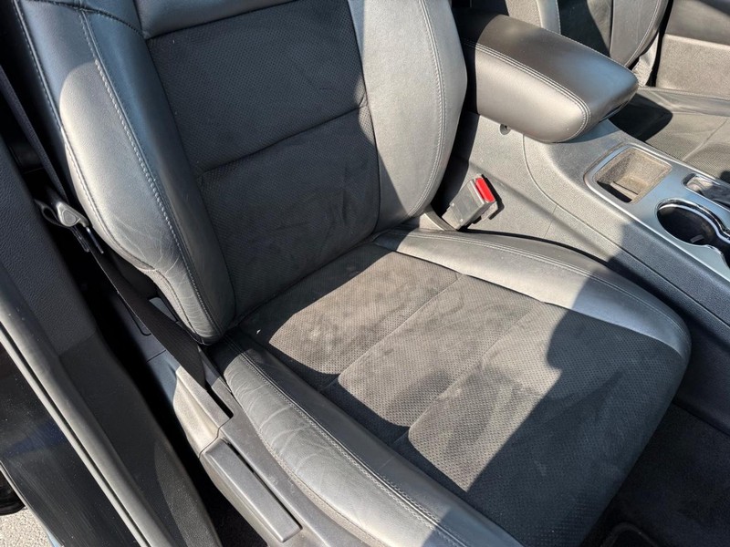 Jeep Grand Cherokee Vehicle Full-screen Gallery Image 16
