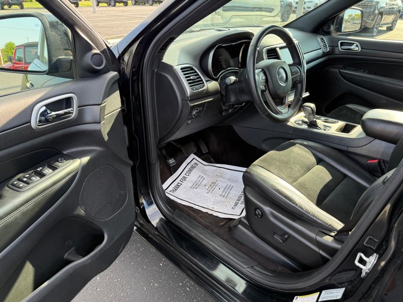 Jeep Grand Cherokee Vehicle Full-screen Gallery Image 17