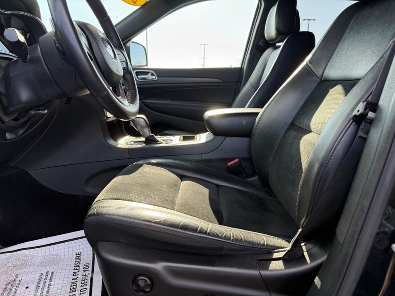 Jeep Grand Cherokee Vehicle Full-screen Gallery Image 18