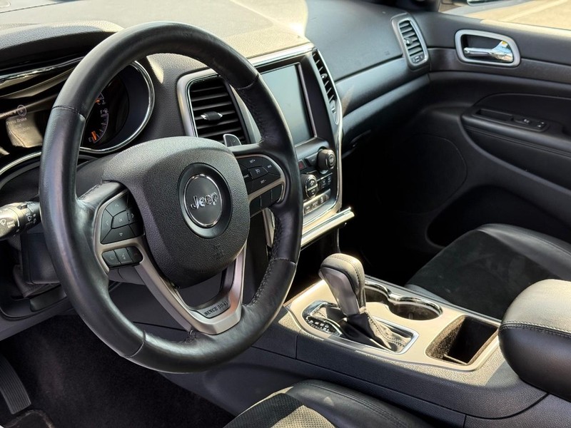 Jeep Grand Cherokee Vehicle Full-screen Gallery Image 19