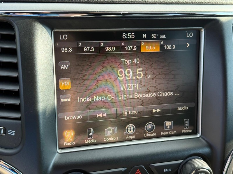Jeep Grand Cherokee Vehicle Full-screen Gallery Image 23