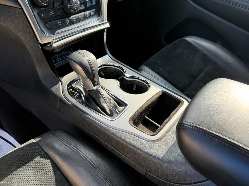 Jeep Grand Cherokee Vehicle Full-screen Gallery Image 27