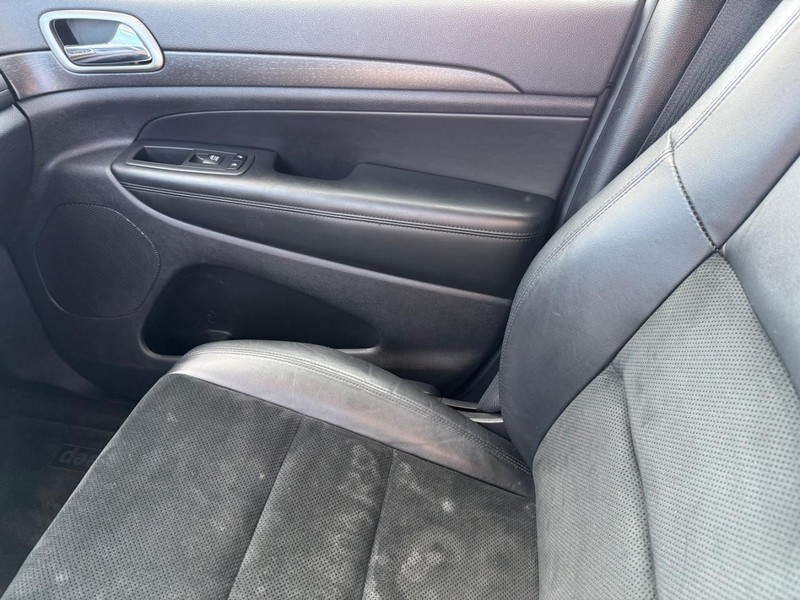 Jeep Grand Cherokee Vehicle Full-screen Gallery Image 28