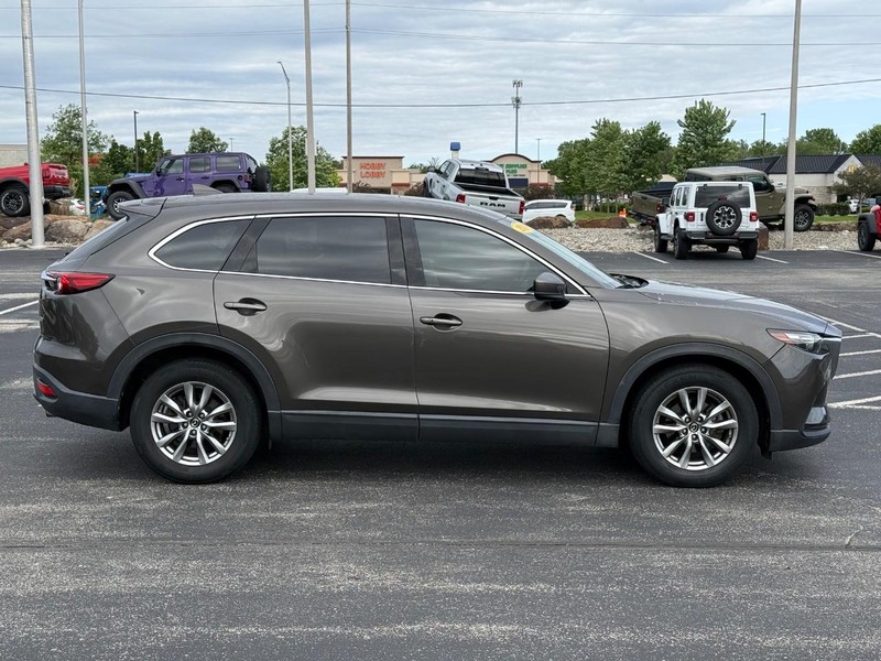 Mazda CX-9 Vehicle Full-screen Gallery Image 2