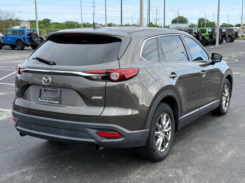 Mazda CX-9 Vehicle Full-screen Gallery Image 3